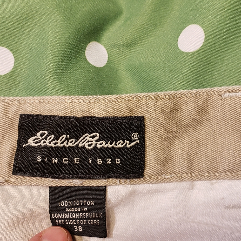 Eddie Bauer khaki shorts. Like new. 38 - Picture 3 of 6